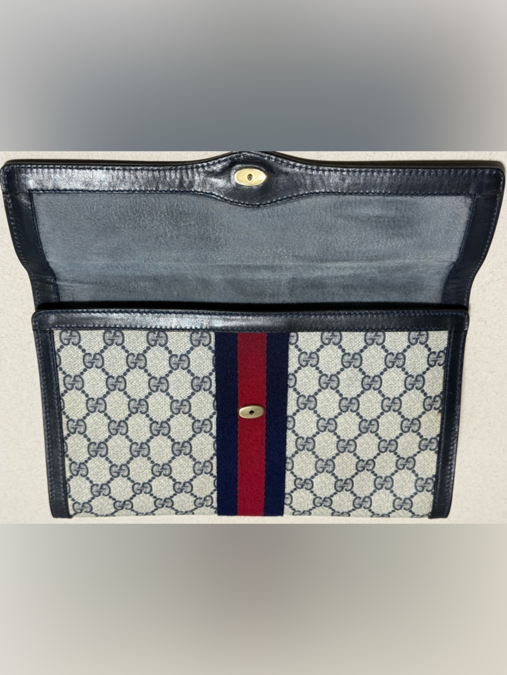 Gucci Vintage GG Supreme Sherry Line Clutch Bag - Picture 8 of 13